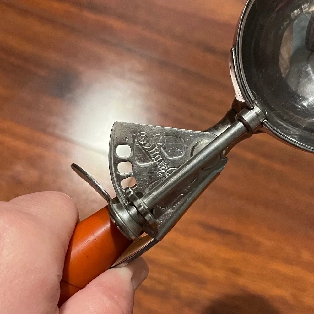 Vintage Shore Craft Stainless Steel Ice Cream Scoop Orange Fluted Handle Retro